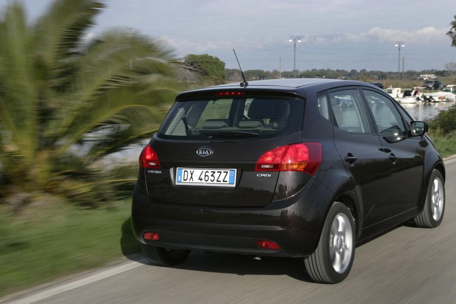  Kia Venga 2010 года  (фото 29 из 199)